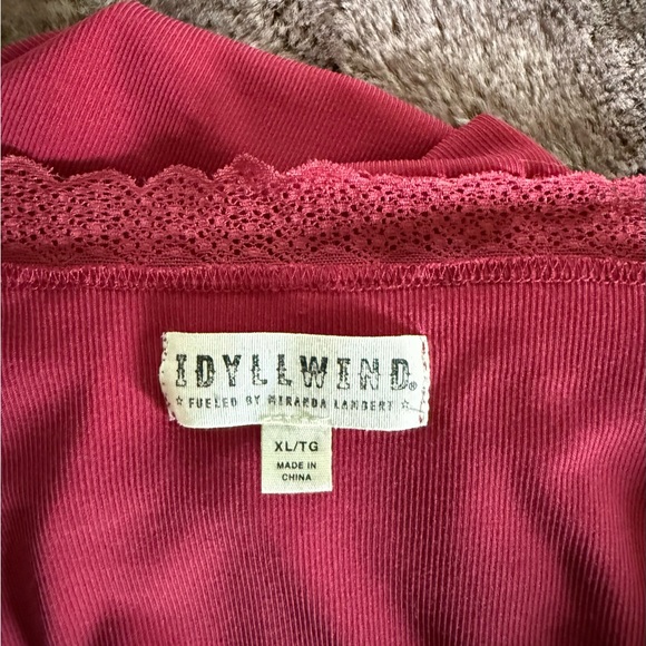 Idyllwind Deep Red Lace Trim V-Neck Blouse - Picture 4 of 4